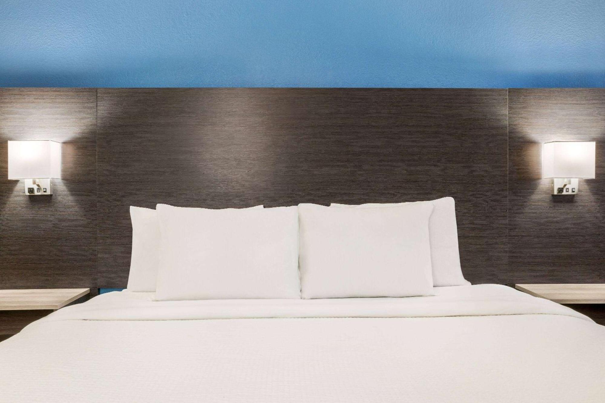 La Quinta Inn By Wyndham San Antonio I-35 N At Toepperwein Eksteriør billede