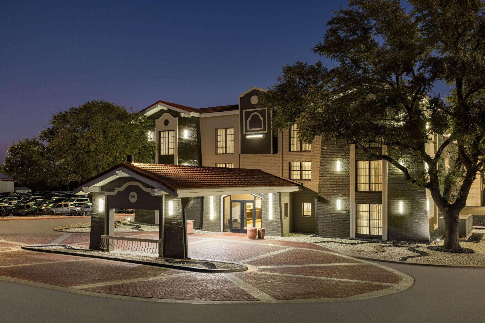 La Quinta Inn By Wyndham San Antonio I-35 N At Toepperwein Eksteriør billede