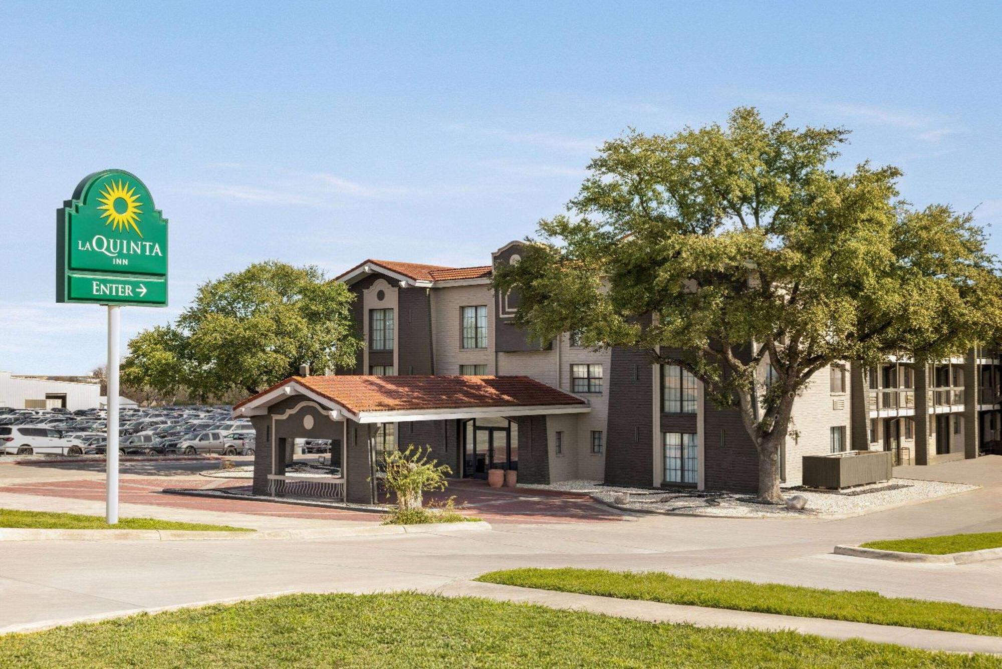 La Quinta Inn By Wyndham San Antonio I-35 N At Toepperwein Eksteriør billede