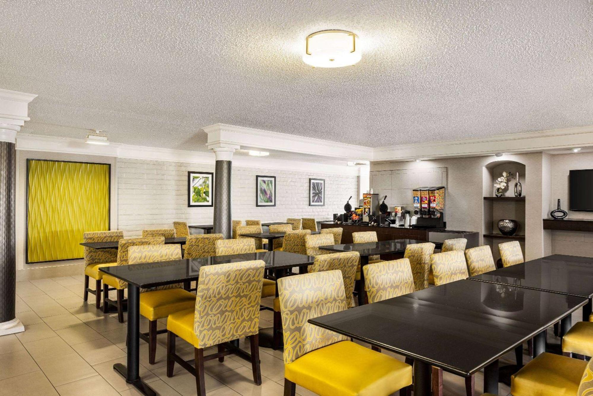 La Quinta Inn By Wyndham San Antonio I-35 N At Toepperwein Eksteriør billede